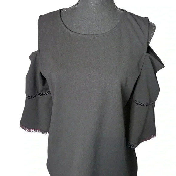 💜 3/25 Ann Taylor Cold Shoulder with Bell Sleeve Top - Picture 1 of 2